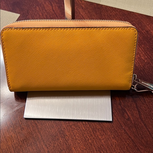 Michael Kors Marigold Wristlet Wallet with removable Wristlet  attachment EUC - Picture 2 of 12
